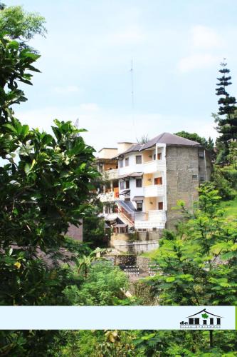 Setiabudi Hotel | De Hill Villa