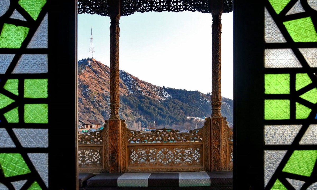 Nishat-Shalimar Hotel | De-Laila Houseboats
