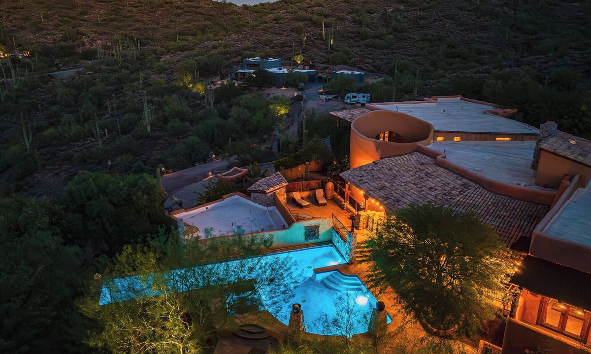 Cave Creek House | de las Cruces - Cave Creek Mountain Retreat with Pool sleeps 10