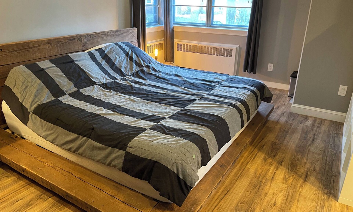 Silver Spring House | DE LUXE KING-SIZE BED Master Bedroom + 2 SLEEPING SOFAS in LR - WHOLE SUITE 79