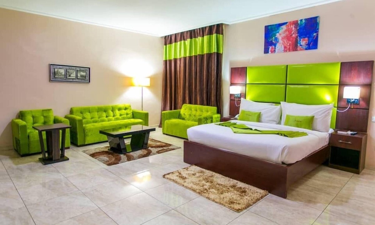 Agege Hotel | De Santos Hotel