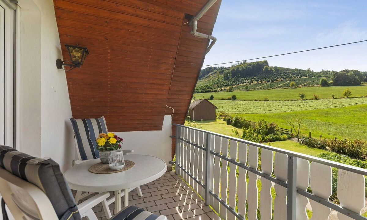 Gellinghausen Apartment | Apartment 'Wallensiepen' with Balcony and Wi-Fi