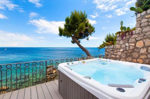 Marina del Cantone Villa | De Vivo Realty - Villa Russo Nerano