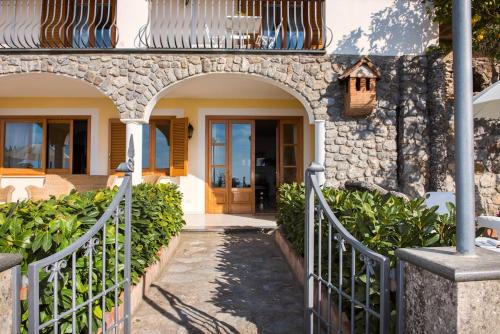 Path of the Gods Villa | De Vivo Realty - Villa Savina Positano