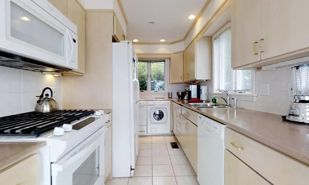 Watkins Glen Cottage | Dean Lake House:"Historic Seneca Lake Home"