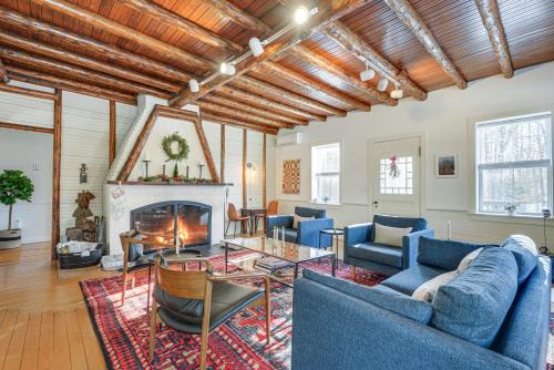 Jaffrey House | Deck & Fire Pit: Cottage Near Monadnock State Park
