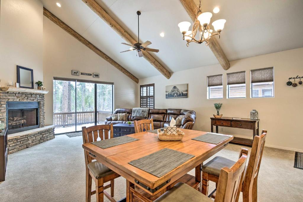 Pinetop House | Deck & Game Room: Spacious Pinetop Cabin!