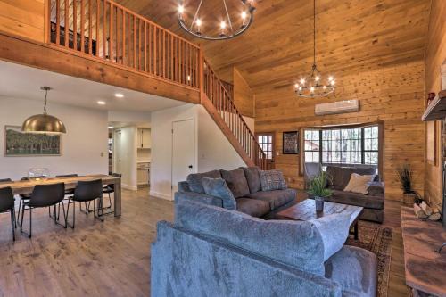 Pine House | Deck, Games & Fire Pit: Modern Pine Cabin!