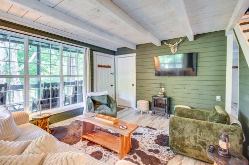 Talking Rock House | Deck & Grill: 'Cozy Cottage' in Talking Rock!