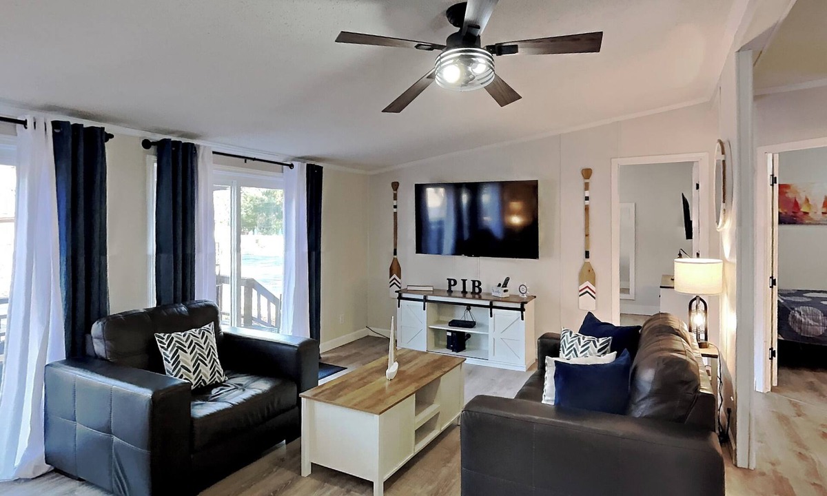 Put-in-Bay House | Deck, Grill & Good Times | 8 ppl | IC5