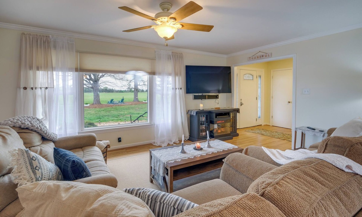 Bealeton Cottage | Deck & Pasture Views! Bealeton Farmhouse Escape
