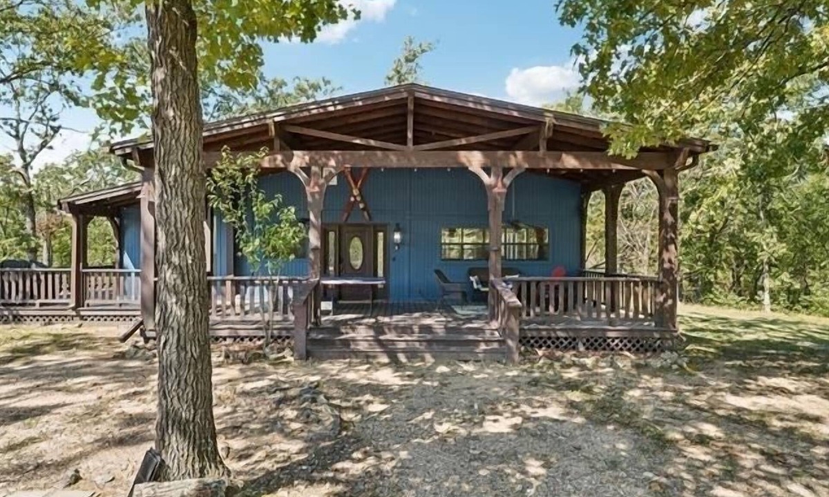 Park Hill House | Decked Out at Lake Tenkiller - 6 beds, 4 bedrooms