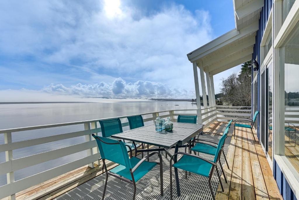 Shelton House | Decks & Views: Waterfront Shelton Home