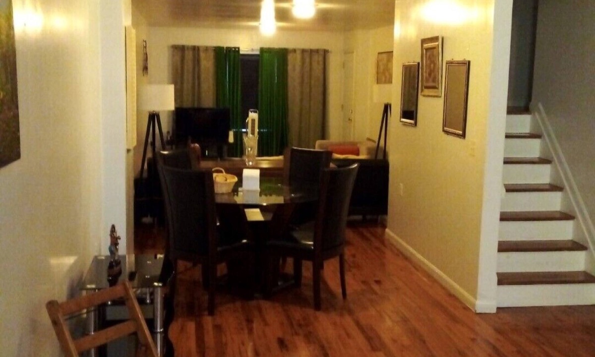 Flatbush House | Dee's Rest Easy