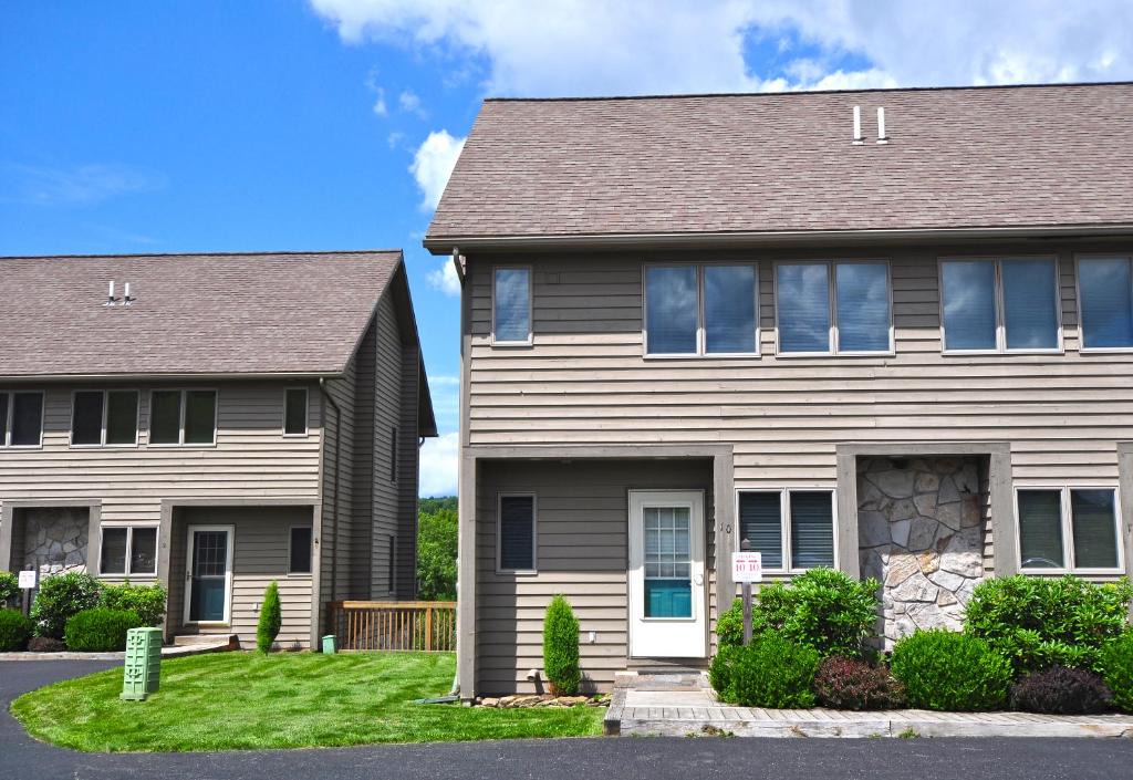 McHenry House | Deep Creek Village #10 Three-Bedroom Townhome