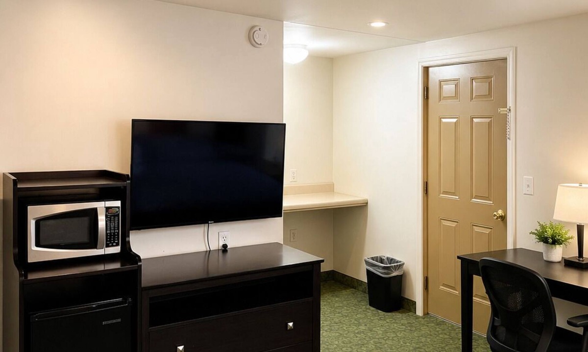 Owego Hotel | Deep Well Motel
