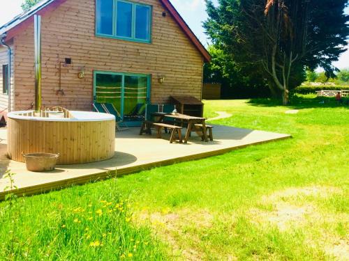 Westcott House | Deer Den timber clad cabin with hot tub, up private lane
