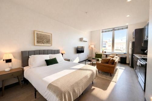 Westown Apartment | Deer District Studio Apt - One Block from Fiserv and Baird