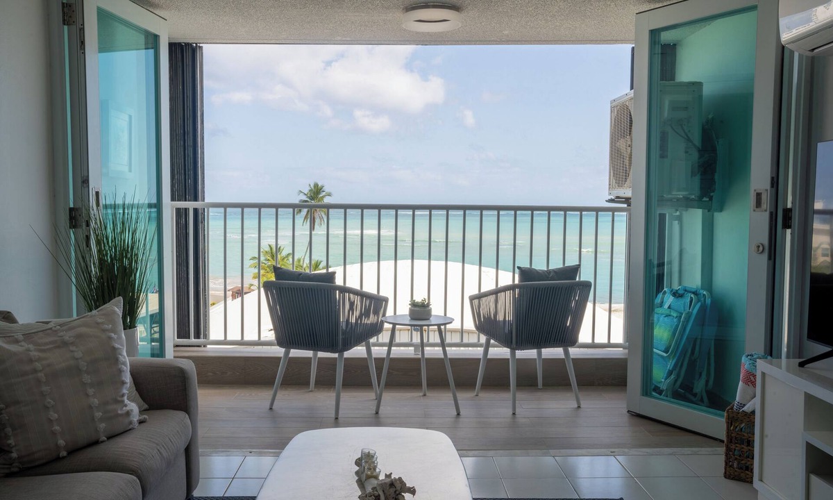 Isla Verde Apartment | Deja Blue Beachfront Apartment