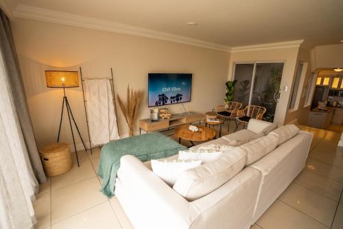 Rand Rifles House | Deja Blue Beachfront Villa, Newly renovated