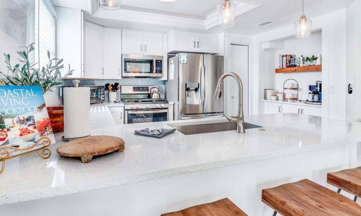 New Smyrna Beach House | Deja Blue Dream - Newly Updated Luxury Beach home