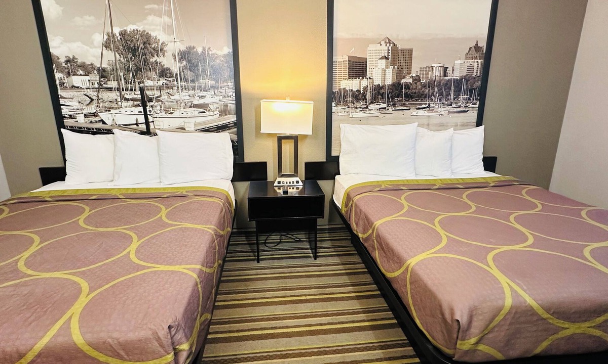 Delavan Hotel | Delavan Inn and Suites