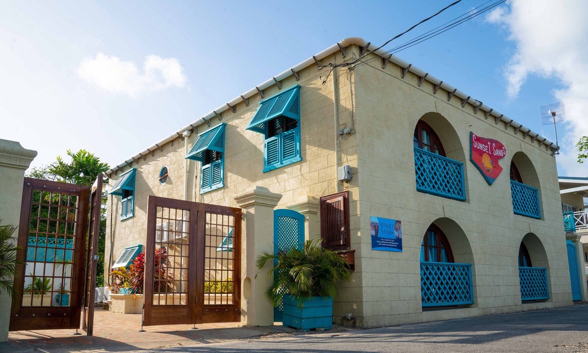 Douglas Apartment | Delightful 1-bed beachside rental -SEA SHELL