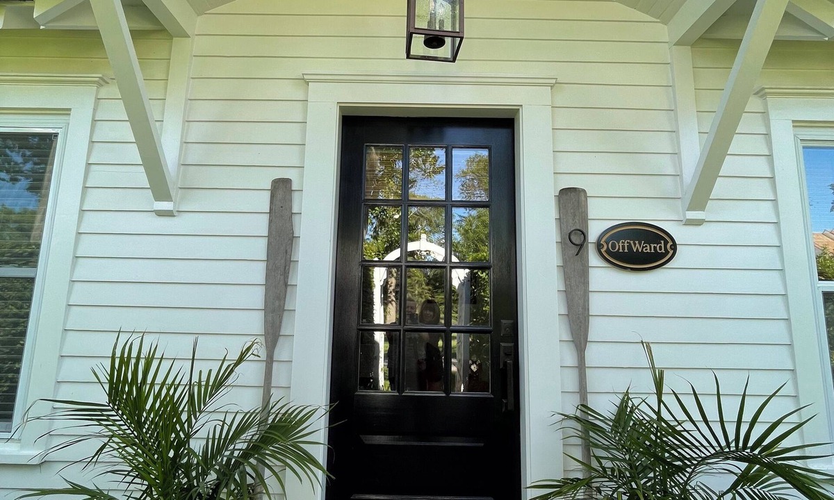 Rumson Cottage | Delightful 2 bedroom cottage tucked along one of Rumson's most desirable areas.