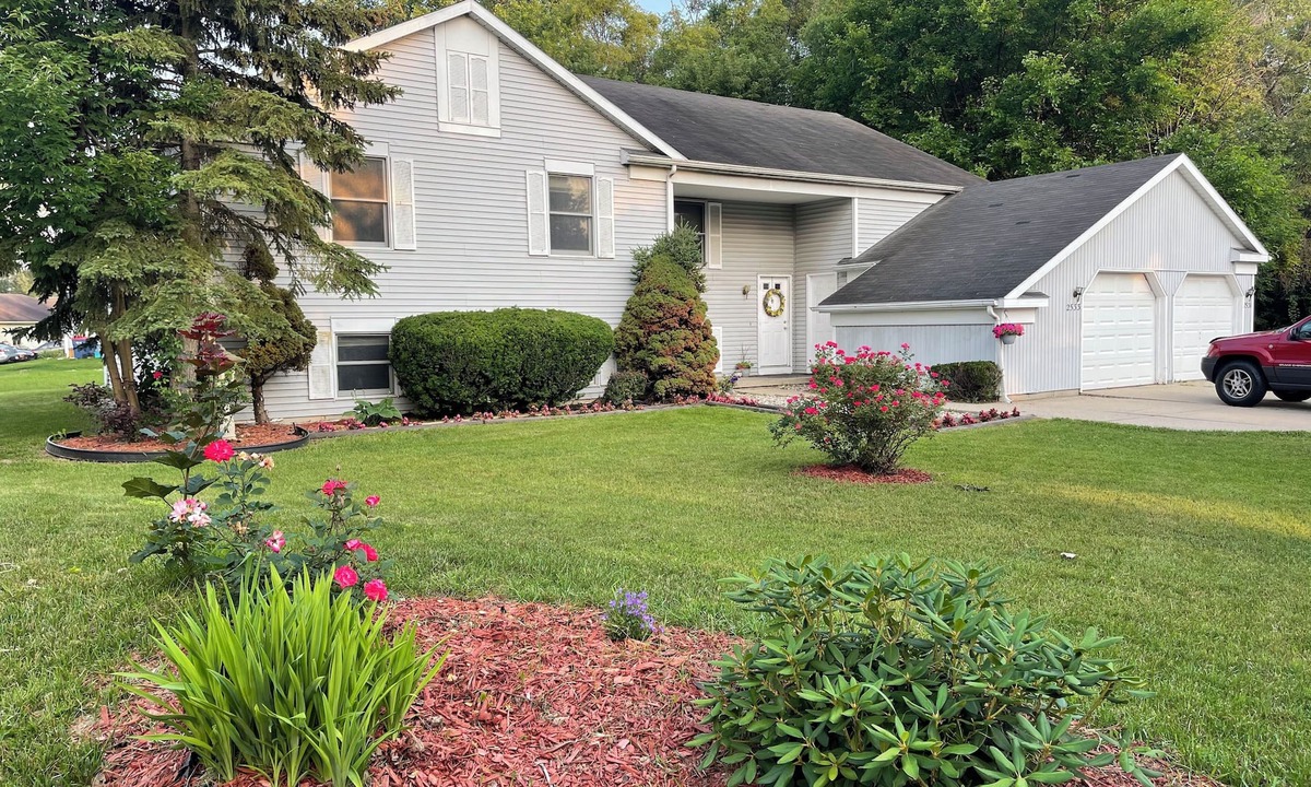 Ridgemoor House | Delightful 3-bedroom Home, sleeps 8, in a Quiet neighborhood, Free Breakfast