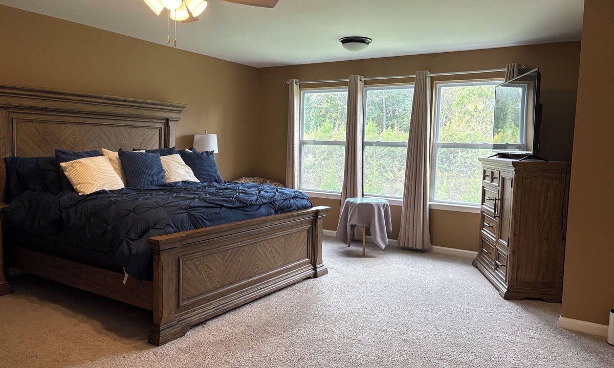 High Point House | Delightful 4-bedroom house with AC in charming High Point
