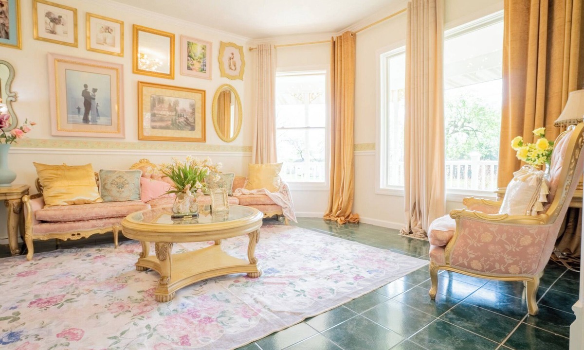 Eola House | Delightful, 6-bedroom-King beds house in charming Naperville-Aurora, 5 TV’s-WiFi