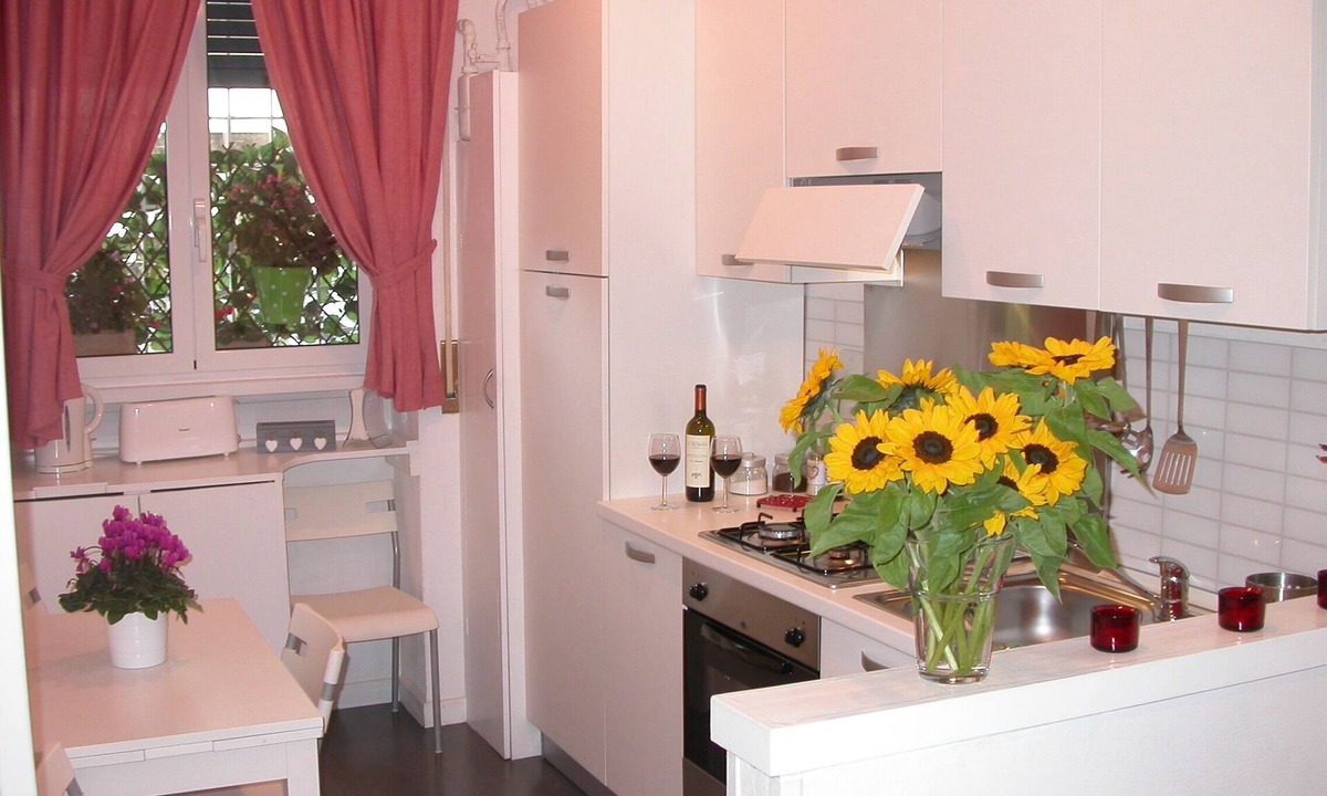 Vatican Apartment | Delightful apartment just steps from the Vatican and close to the subway