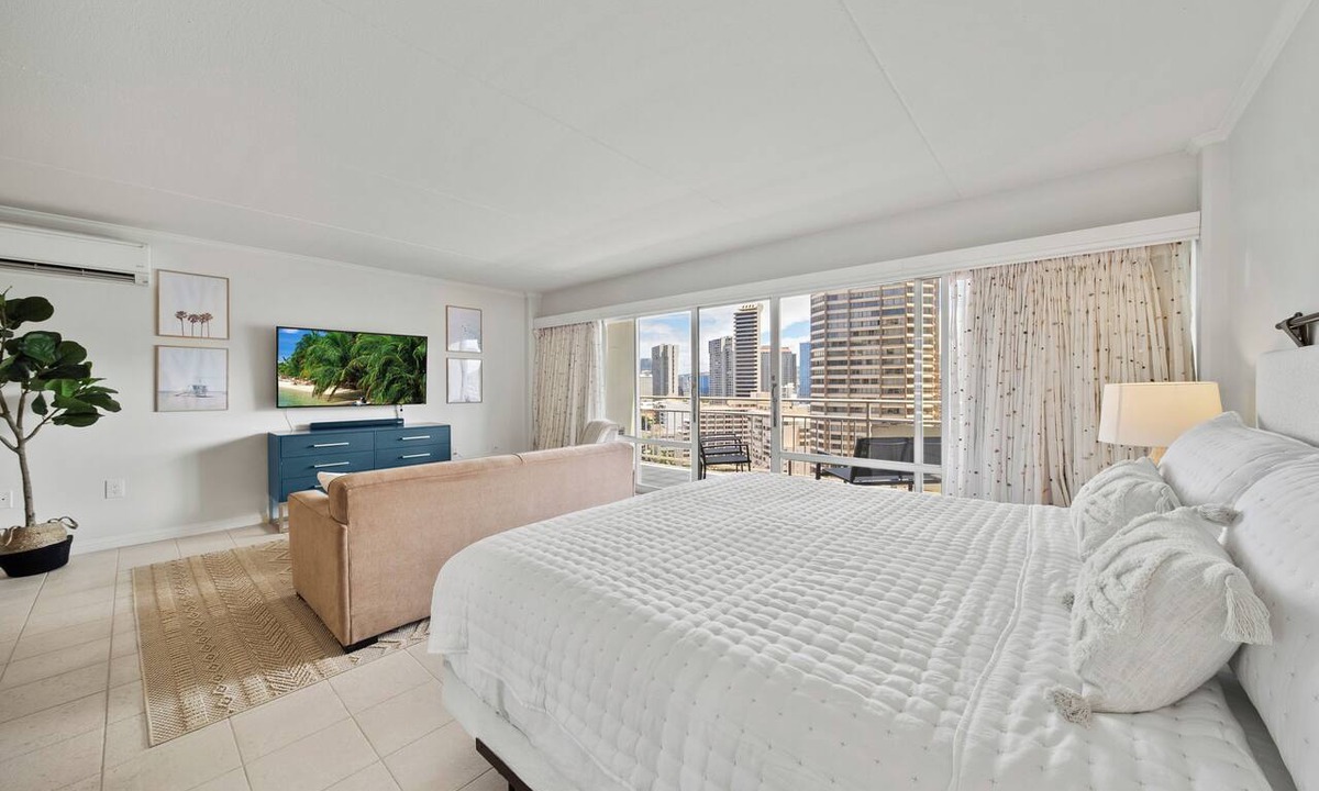 Waikiki Condo | Delightful City View 1 BDRM Condo, Queen Bed w/Kitchen & AC at the Ilikai