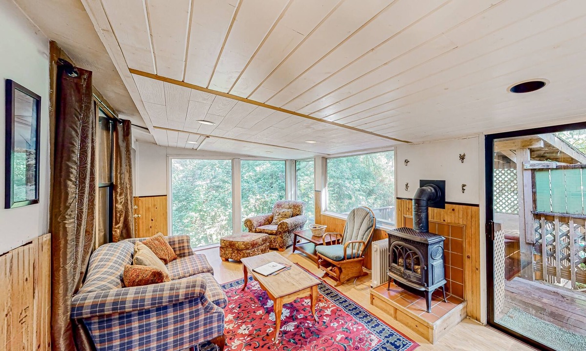 Brookings Hotel | Delightful coastal escape with private hot tub, generous patio, & nature views