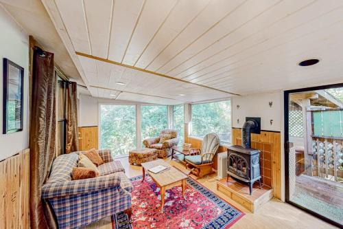 Brookings Apartment | Delightful coastal escape with private hot tub generous patio & nature views