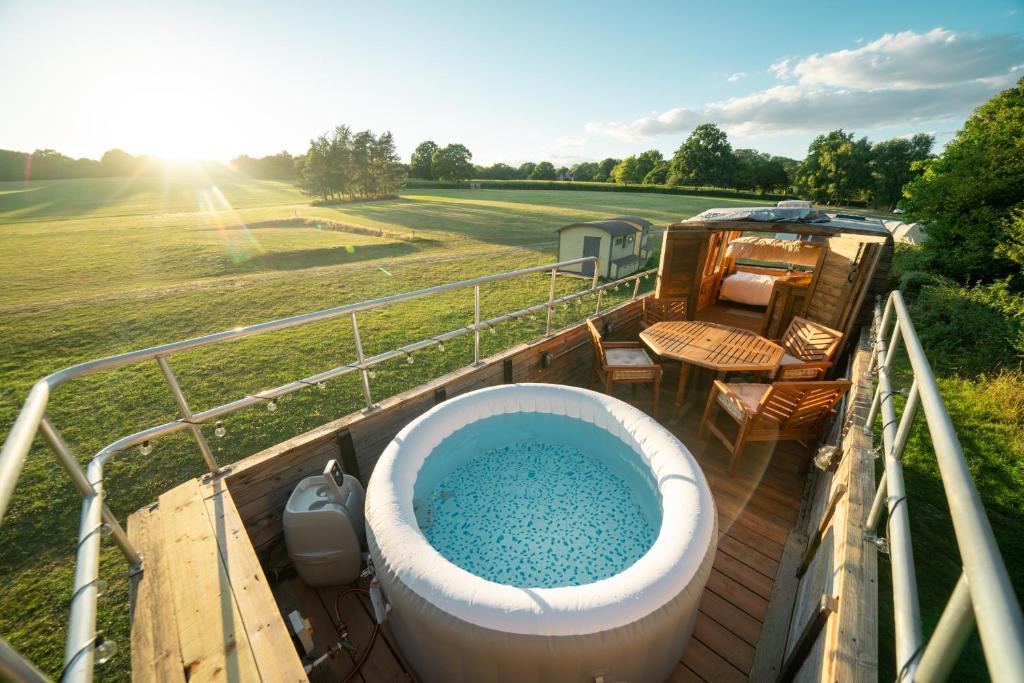 Sheffield Green Other | Delightful Converted Double Decker Bus with Hot Tub sleeps 4