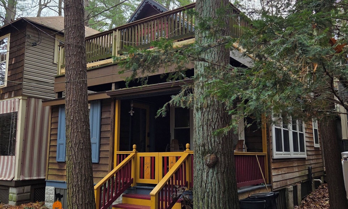 Mount Gretna Heights Cottage | Delightful cottage in charming Mount Gretna in an amazing location!