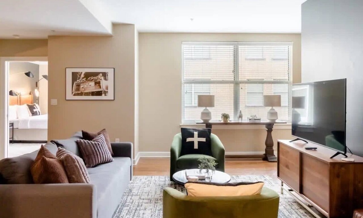 Downtown Memphis Apartment | Delightful & Elegant Abode Walkable to Everything!
