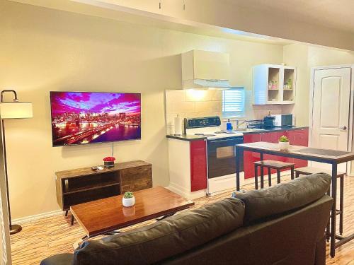 Midtown Apartment | Delightful Location In Midtown! 10km to NRG Stadium-FIFA World Cup 2026