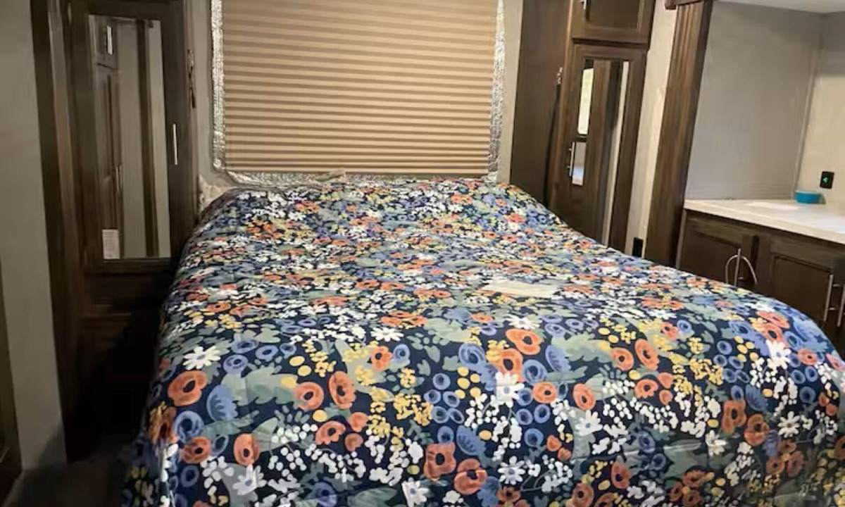 Westford House | Delightful one bedroom RV with indoor fireplace
