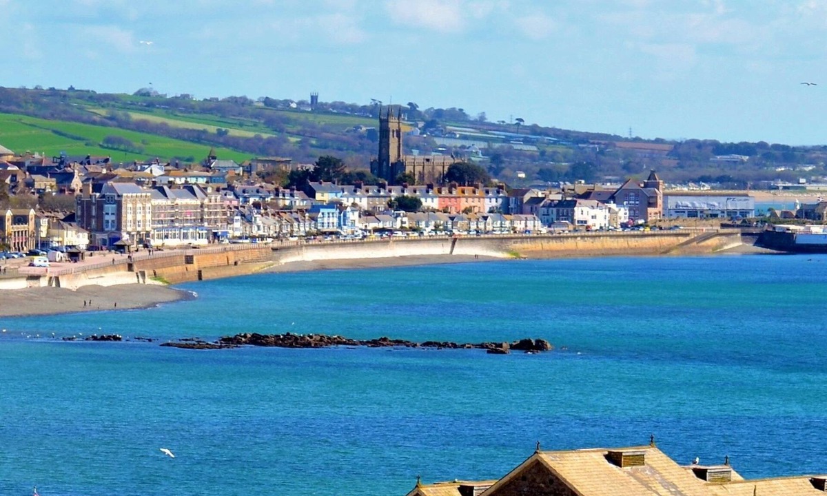 Chysauster Apartment | Delightful quiet space, very close to the town & promenade.