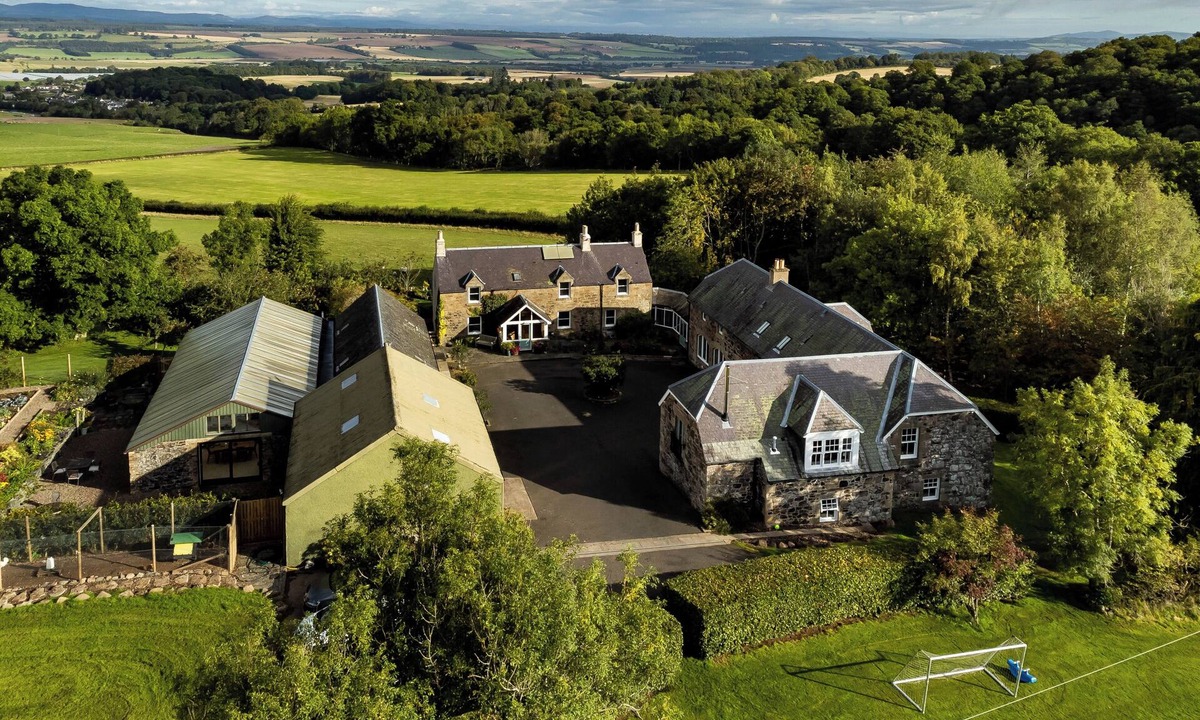 Dunning House | Delightful recently converted 2 bed house in farmyard courtyard.
