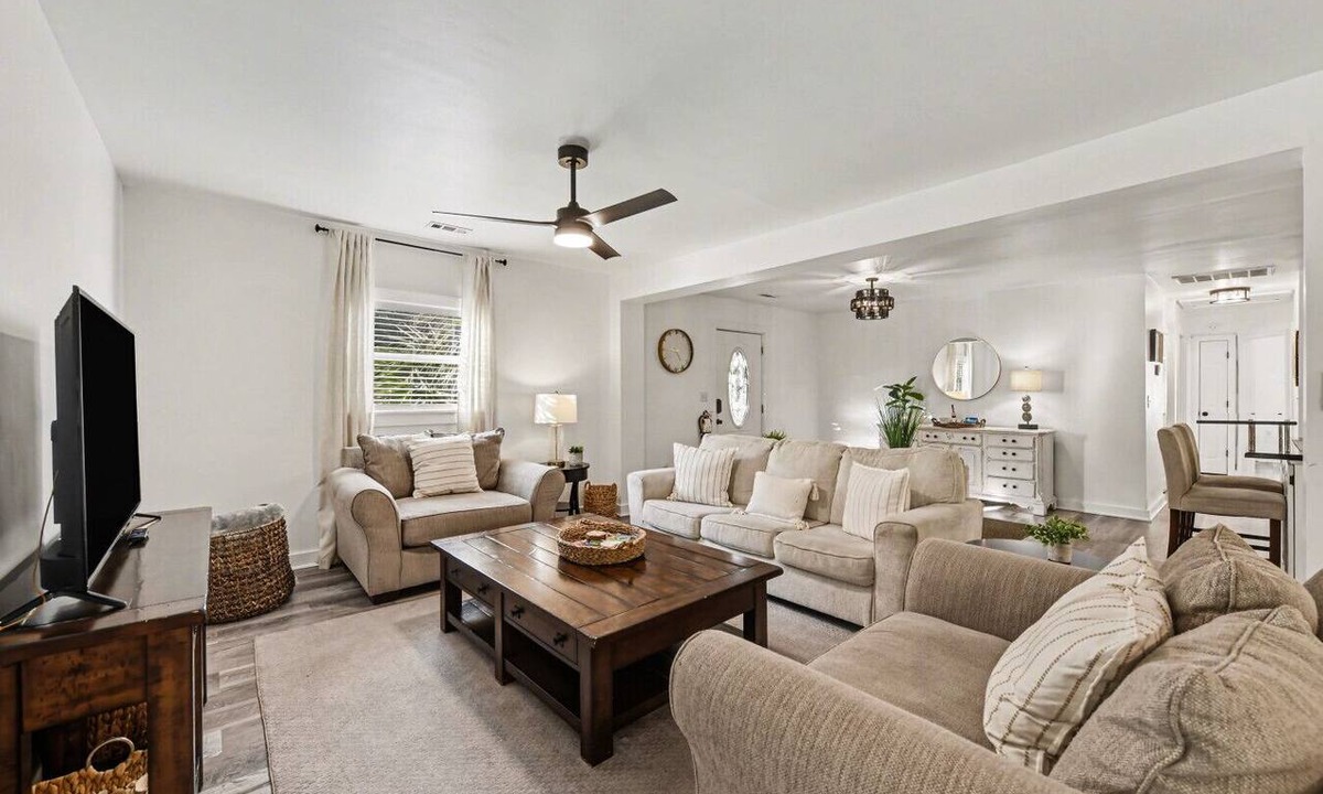 Mount Pleasant Apartment | Delightful, Spacious 4BR/2BA close to Shem Creek!