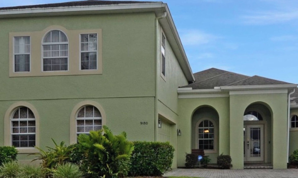 Vista East Apartment | Delightful studio with spa parking gym in nearby clubhouse in beautiful Orlando.
