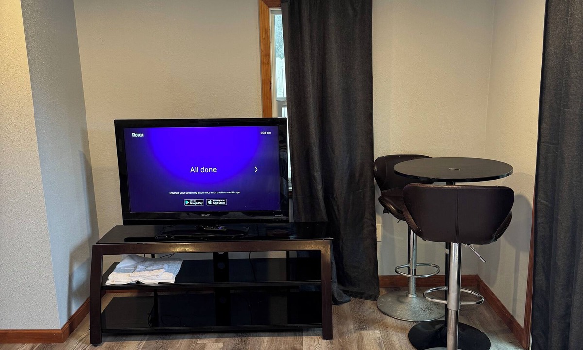 Civic Center Apartment | Delightful studio with WiFi in Stockton