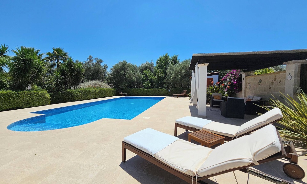 Oria Villa | Delightful villa with pool in landscaped gardens. 10% off remaining dates.