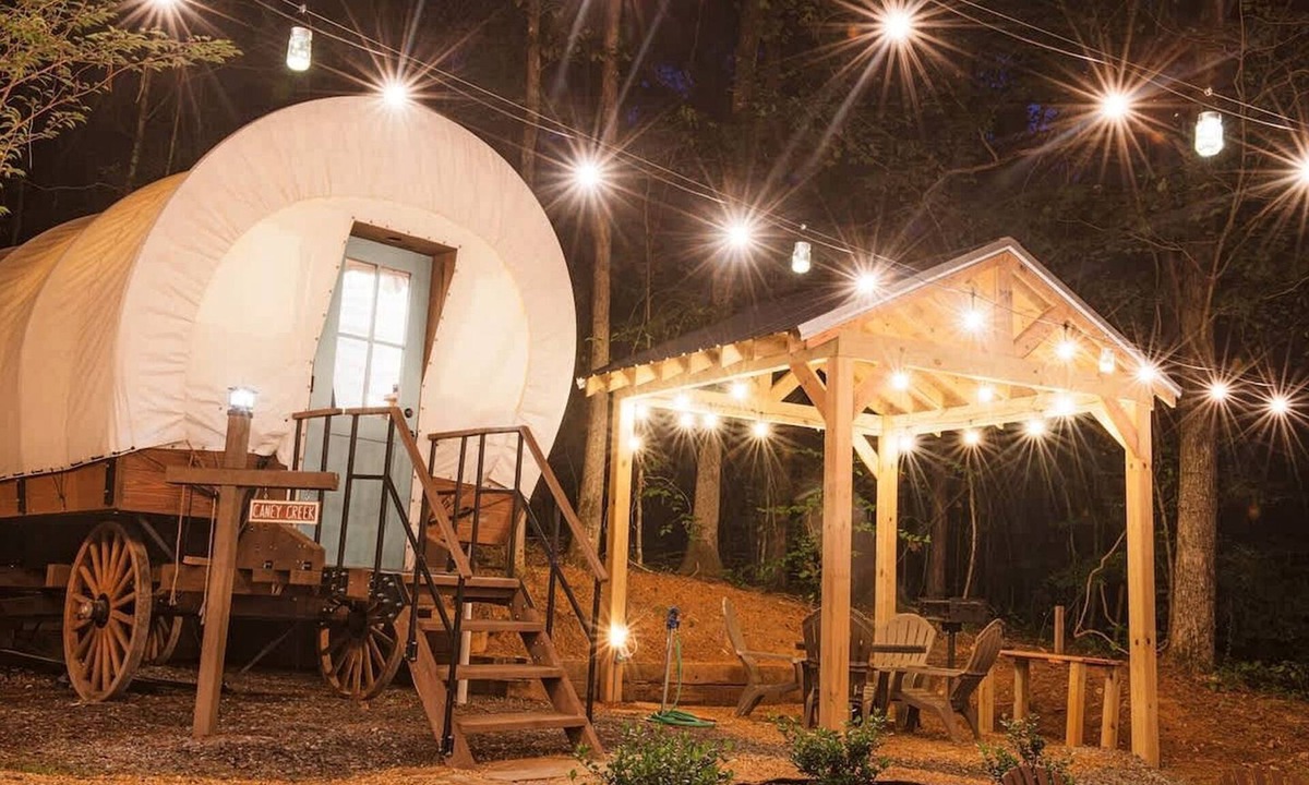 Benton House | Delightful Wagon with Incredible Hiking Trails and Activities in Tennessee