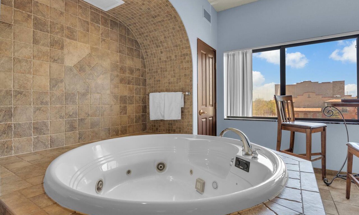 Wisconsin Dells Condo | Dells Getaway Sleeps 14 Near Waterparks & Golf
