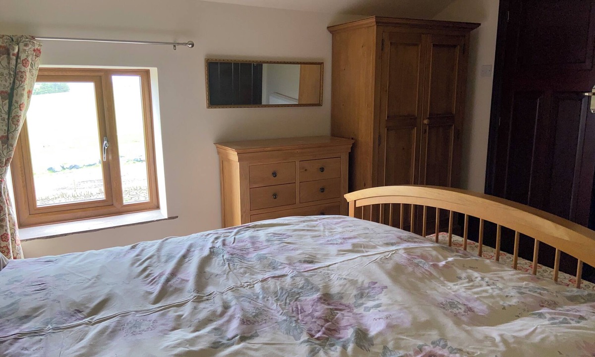 Burnley House | Delph Cottage Two ground floor bedrooms and a ground floor shower room