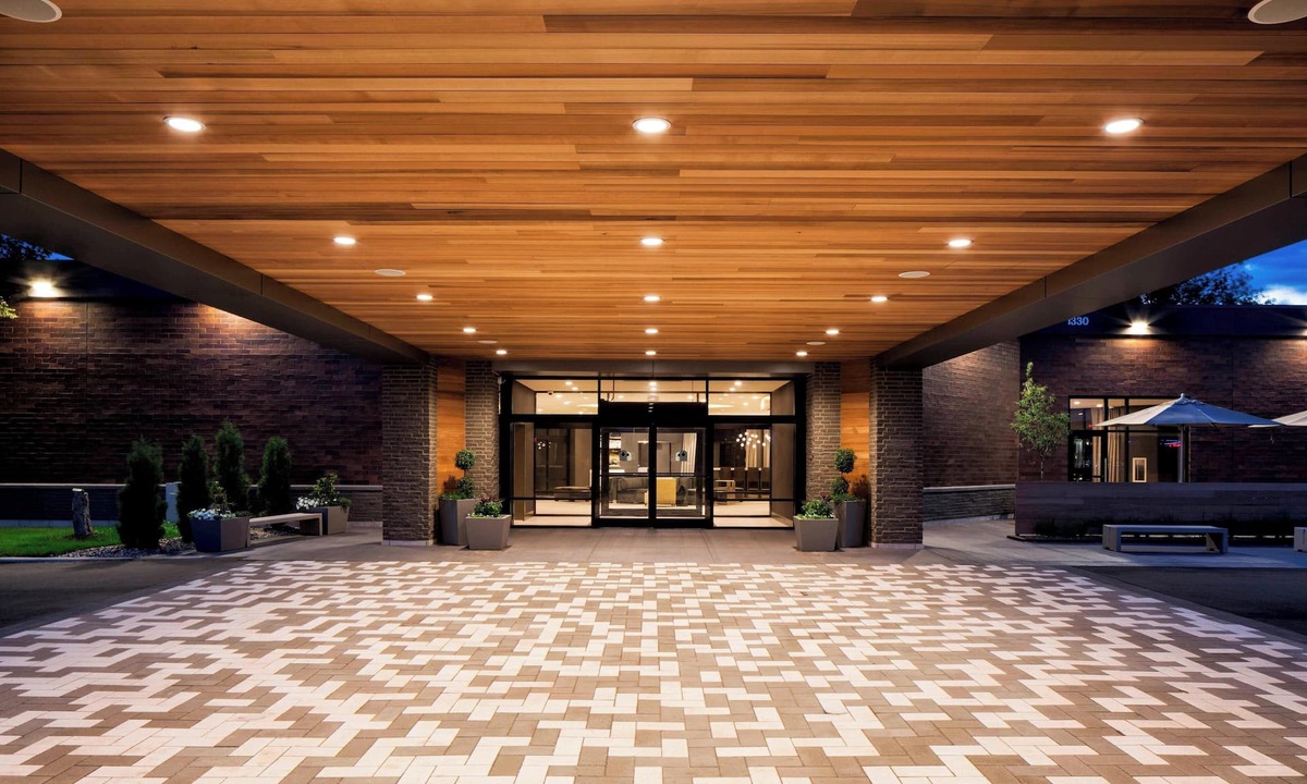 Minneapolis Hotel | Delta Hotels by Marriott Minneapolis Northeast